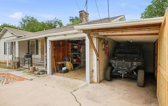 2-bedroom rental at 618 Frost St in San Antonio, TX — photo 5