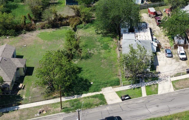 rental at 631 Aransas Ave in San Antonio, TX — photo 2