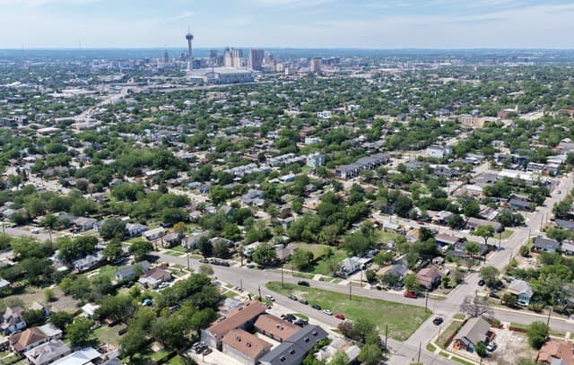 rental at 631 Aransas Ave in San Antonio, TX — photo 3