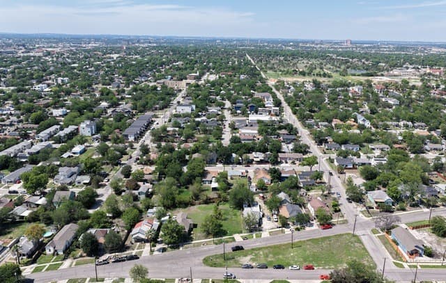 rental at 631 Aransas Ave in San Antonio, TX — photo 4