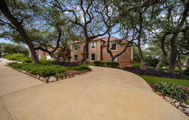 4-bedroom rental at 8819 London Hts in San Antonio, TX — photo 2