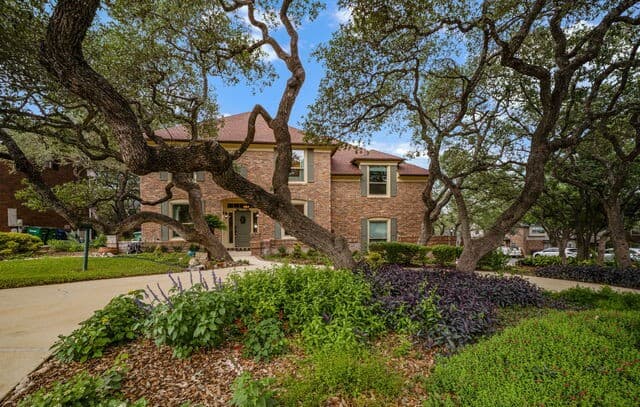 4-bedroom rental at 8819 London Hts in San Antonio, TX — photo 3