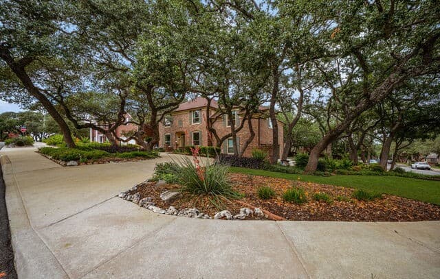 4-bedroom rental at 8819 London Hts in San Antonio, TX — photo 4