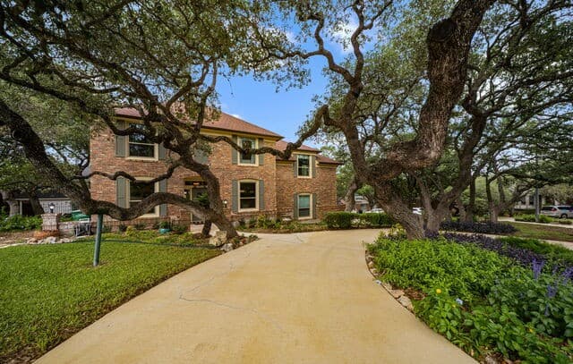 4-bedroom rental at 8819 London Hts in San Antonio, TX — photo 5