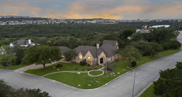 4-bedroom rental at 27 Trophy Ridge in San Antonio, TX — photo 2