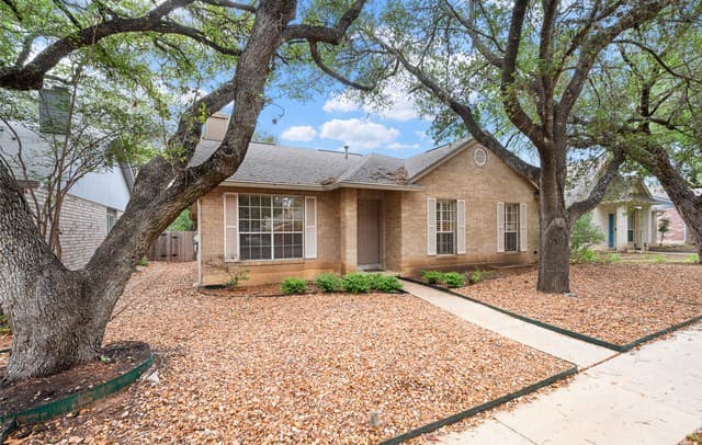 3-bedroom rental at 11322 Woodridge Path in San Antonio, TX — photo 3