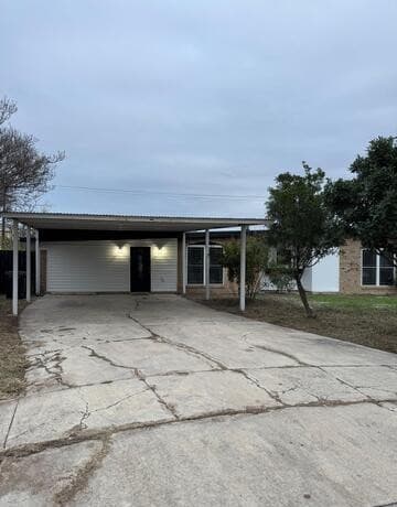 4-bedroom rental at 1702 Westmar St in San Antonio, TX — photo 4