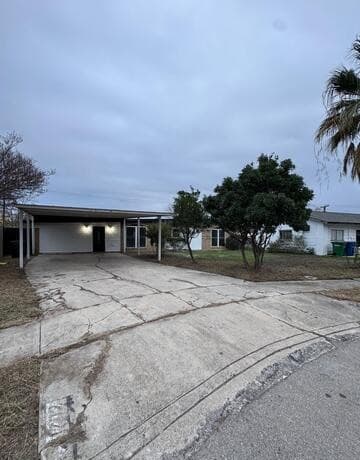 4-bedroom rental at 1702 Westmar St in San Antonio, TX — photo 5