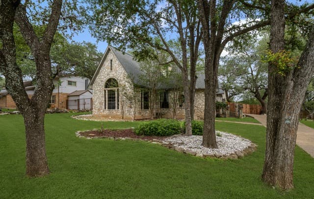 4-bedroom rental at 2126 Pipestone Dr in San Antonio, TX — photo 2