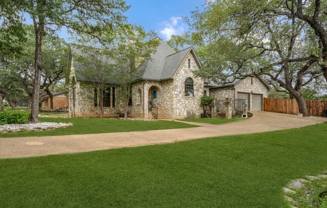 4-bedroom rental at 2126 Pipestone Dr in San Antonio, TX — photo 3