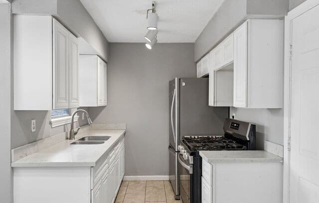 4-bedroom rental at 5026 Gene Cernan Dr in Kirby, TX — photo 3