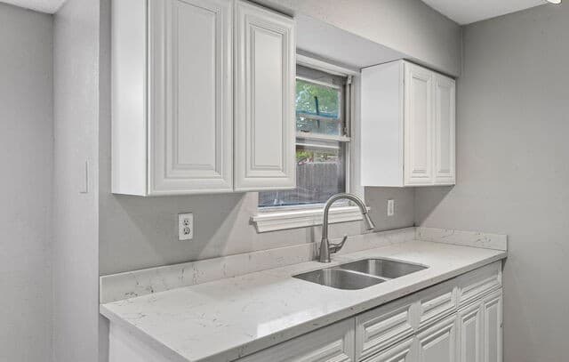 4-bedroom rental at 5026 Gene Cernan Dr in Kirby, TX — photo 4