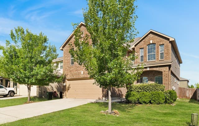 4-bedroom rental at 8447 Meadow Plains in San Antonio, TX — photo 2