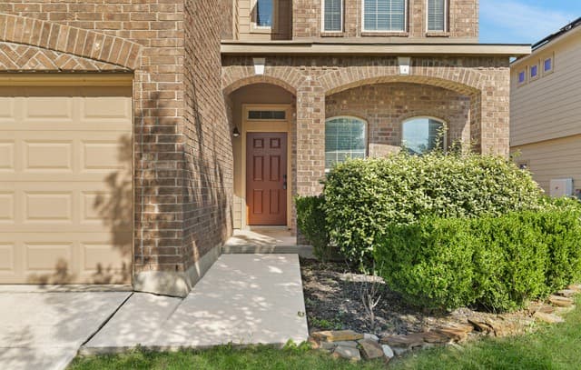4-bedroom rental at 8447 Meadow Plains in San Antonio, TX — photo 4