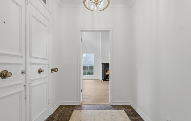 rental at 484 E Olmos Dr in Olmos Park, TX — photo 3