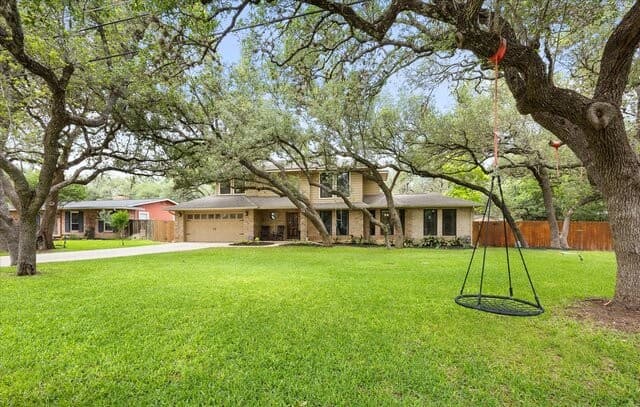 4-bedroom rental at 421 Skyforest Dr in Hollywood Park, TX — photo 2
