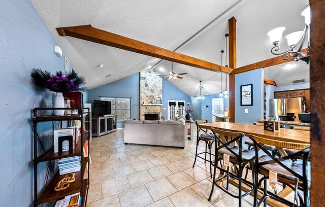 4-bedroom rental at 552 Jacobs Ln in La Vernia, TX — photo 5