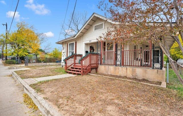 rental at 165 Division in San Antonio, TX — photo 2