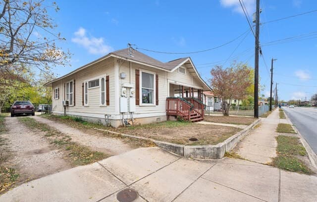 rental at 165 Division in San Antonio, TX — photo 3