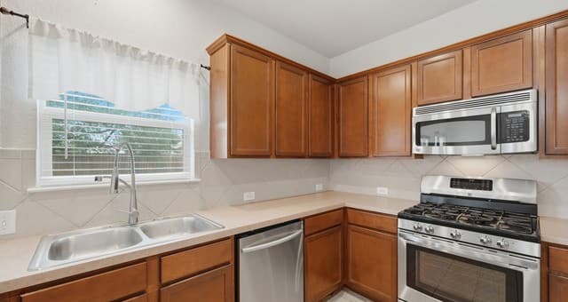 4-bedroom rental at 3005 Turquoise in Schertz, TX — photo 4