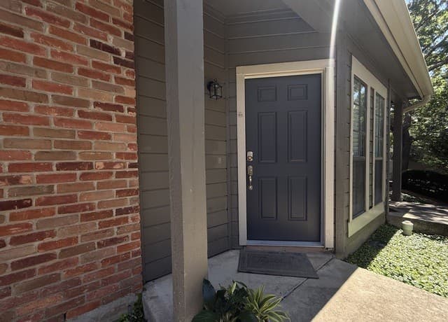 2-bedroom rental at 8 Chapel Hill Cir Unit BLDDG M UNIT #8 in San Antonio, TX — photo 3