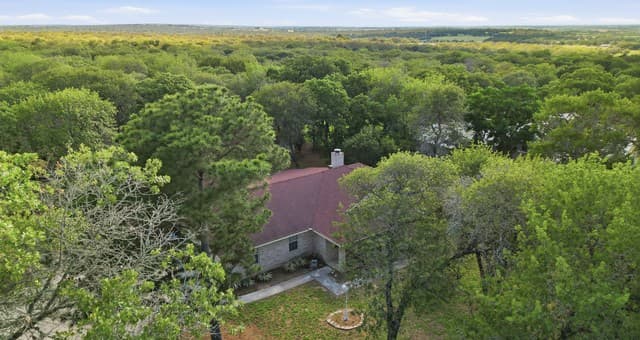 4-bedroom rental at 238 Deer Ridge in La Vernia, TX — photo 2