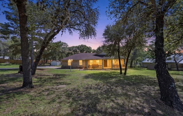 4-bedroom rental at 238 Deer Ridge in La Vernia, TX — photo 4