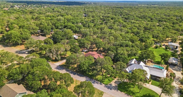 4-bedroom rental at 238 Deer Ridge in La Vernia, TX — photo 5