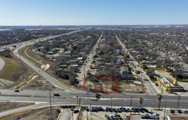 rental at 1351 General Mcmullen Dr in San Antonio, TX — photo 1