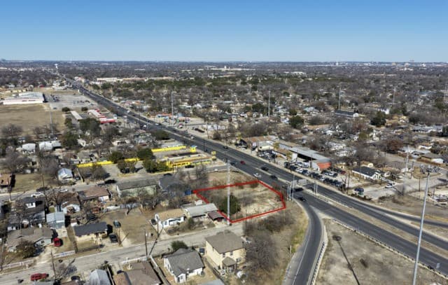 rental at 1351 General Mcmullen Dr in San Antonio, TX — photo 3