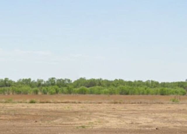 rental at 2017 County Road 651 in Devine, TX — photo 1