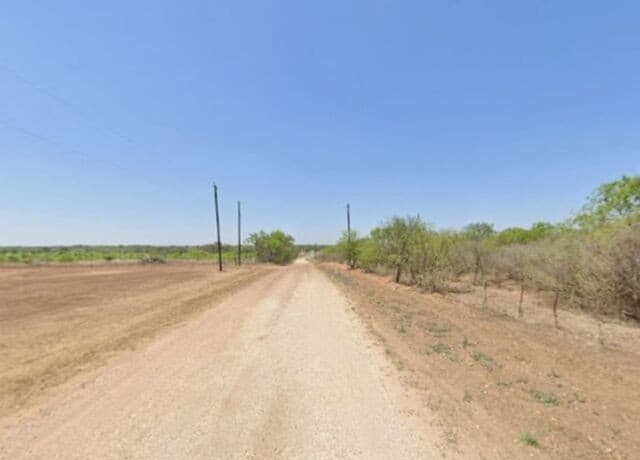 rental at 2017 County Road 651 in Devine, TX — photo 2