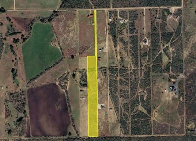 rental at 2017 County Road 651 in Devine, TX — photo 5