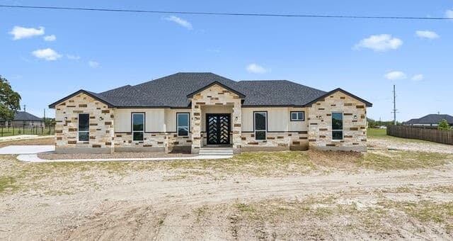 4-bedroom rental at 109 Summer Meadow Dr in La Vernia, TX — photo 2