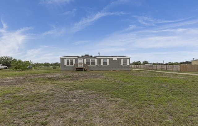 3-bedroom rental at 240 Private Road 4653 in Hondo, TX — photo 1