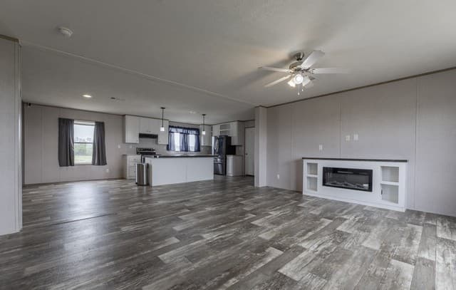 3-bedroom rental at 240 Private Road 4653 in Hondo, TX — photo 2
