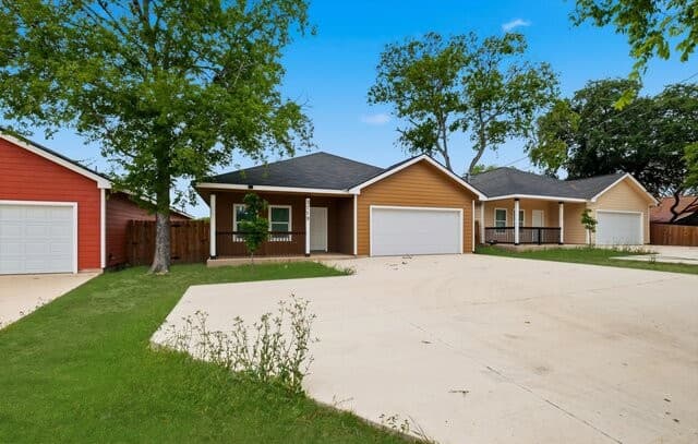 4-bedroom rental at 3719 Commercial in San Antonio, TX — photo 3
