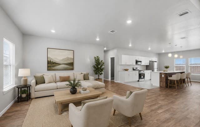 4-bedroom rental at 3719 Commercial in San Antonio, TX — photo 4
