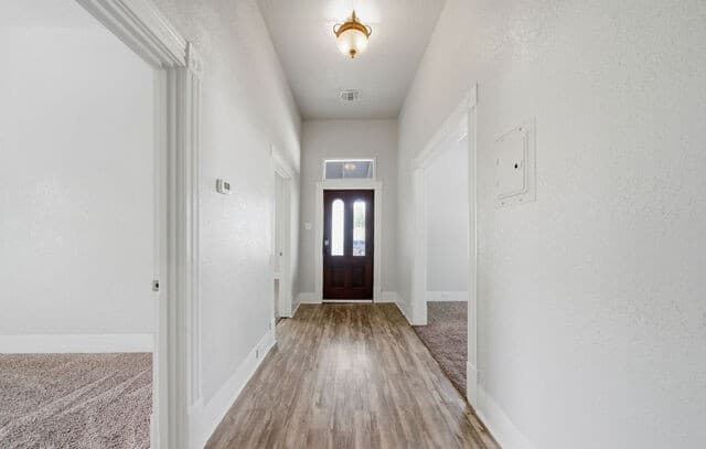 3-bedroom rental at 801 Canton in San Antonio, TX — photo 2