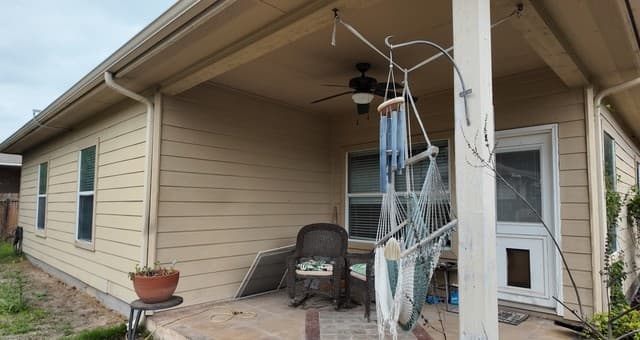 3-bedroom rental at 14407 Barn Ct in Elmendorf, TX — photo 5