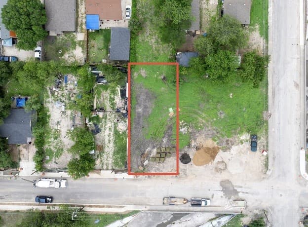rental at 608 N San Gabriel Ave in San Antonio, TX — photo 1