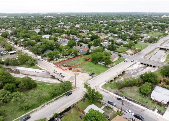 rental at 608 N San Gabriel Ave in San Antonio, TX — photo 2