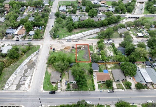 rental at 608 N San Gabriel Ave in San Antonio, TX — photo 3