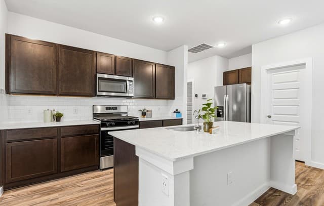 3-bedroom rental at 5702 Topaz Way in San Antonio, TX — photo 5