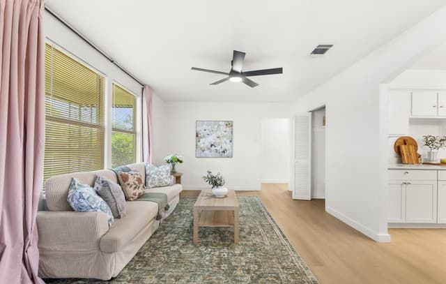 3-bedroom rental at 530 Como St in San Antonio, TX — photo 5