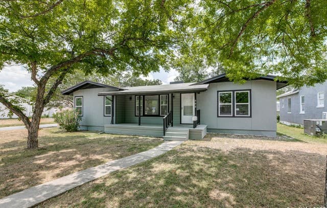 3-bedroom rental at 602 John Page Dr in San Antonio, TX — photo 2