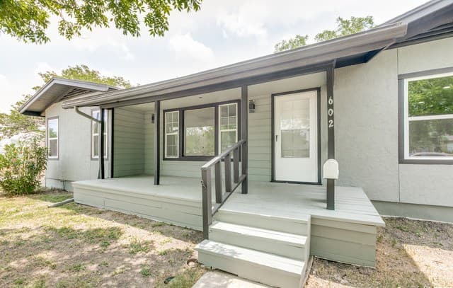 3-bedroom rental at 602 John Page Dr in San Antonio, TX — photo 3