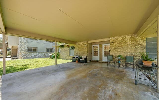 rental at 603 W Byrd Blvd in Universal City, TX — photo 2