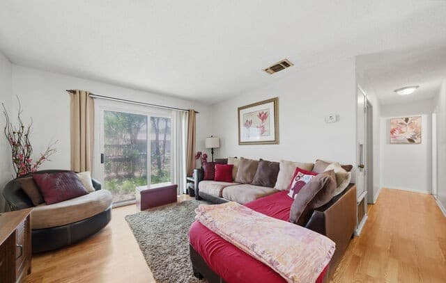 rental at 603 W Byrd Blvd in Universal City, TX — photo 3