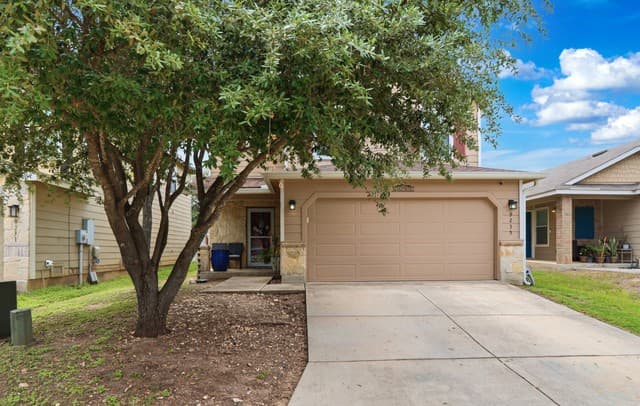 3-bedroom rental at 9235 Silver Vis in San Antonio, TX — photo 3
